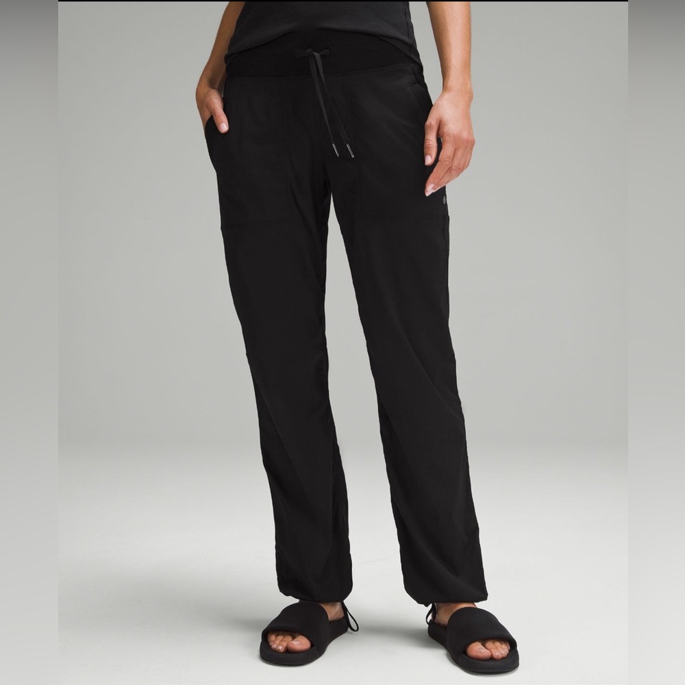 Lululemon Dance Studio Mid-Rise Pant Short Size 0